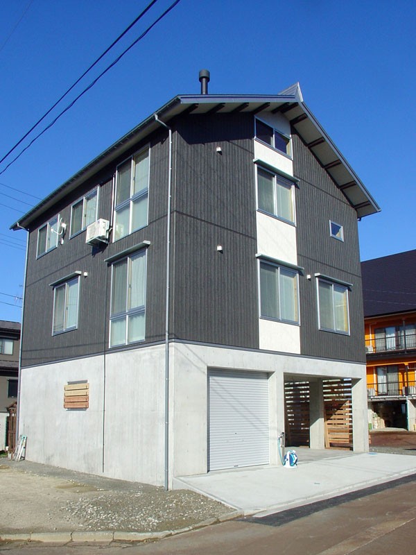木のぬくもりと薪ストーブで快適な家