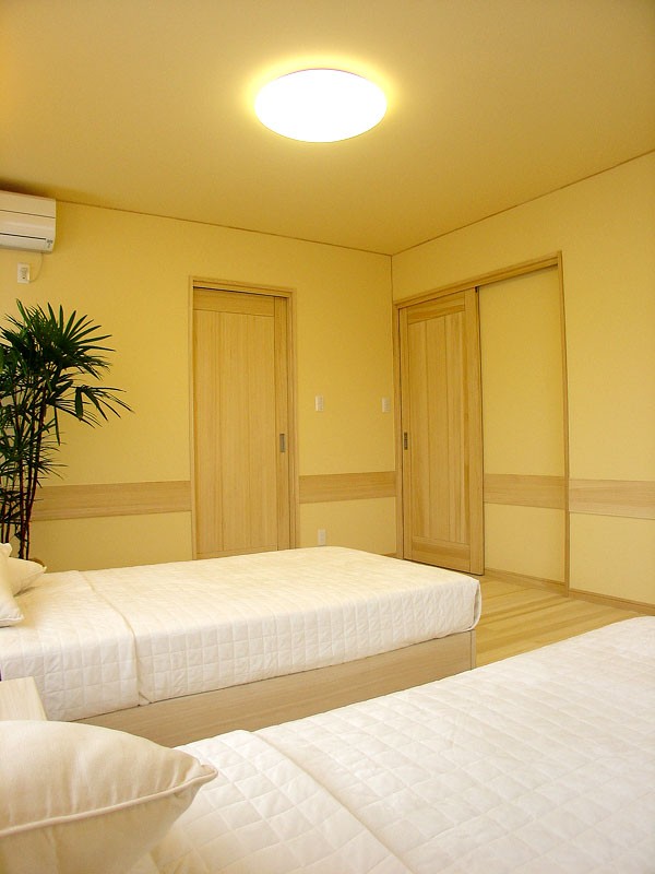 主寝室は、桐をふんだんに使って癒しの空間に。